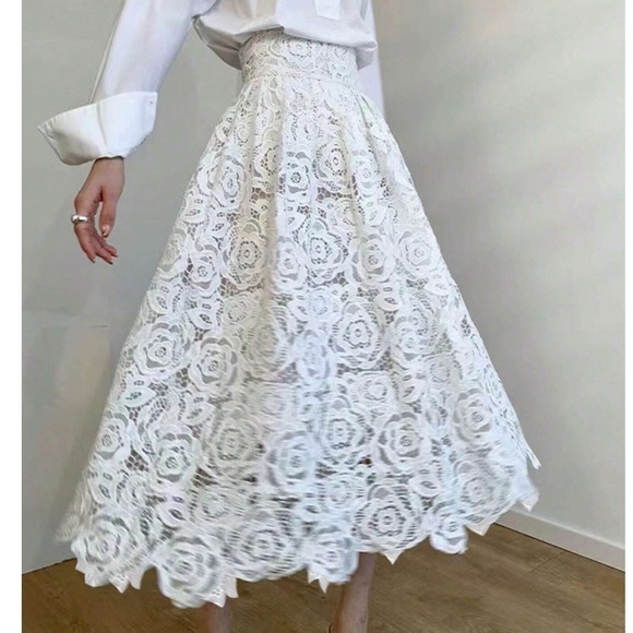 Dresses & Skirts - Classic white Floral lace Lined Flowy Maxi Skirt